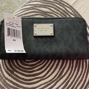 Bnwt Michael Kors zip wallet black